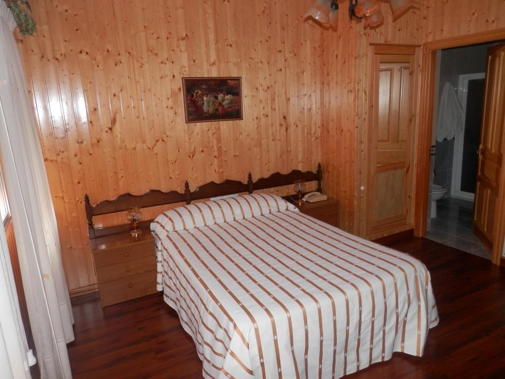 Pension Restaurante Cantabrico Cariño Chambre photo